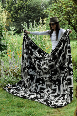 Tulcan Reversible Blanket  //  Black/Cream/Beige/Grey