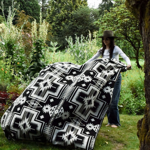 Tulcan Reversible Blanket  //  Black/Cream/Beige/Grey