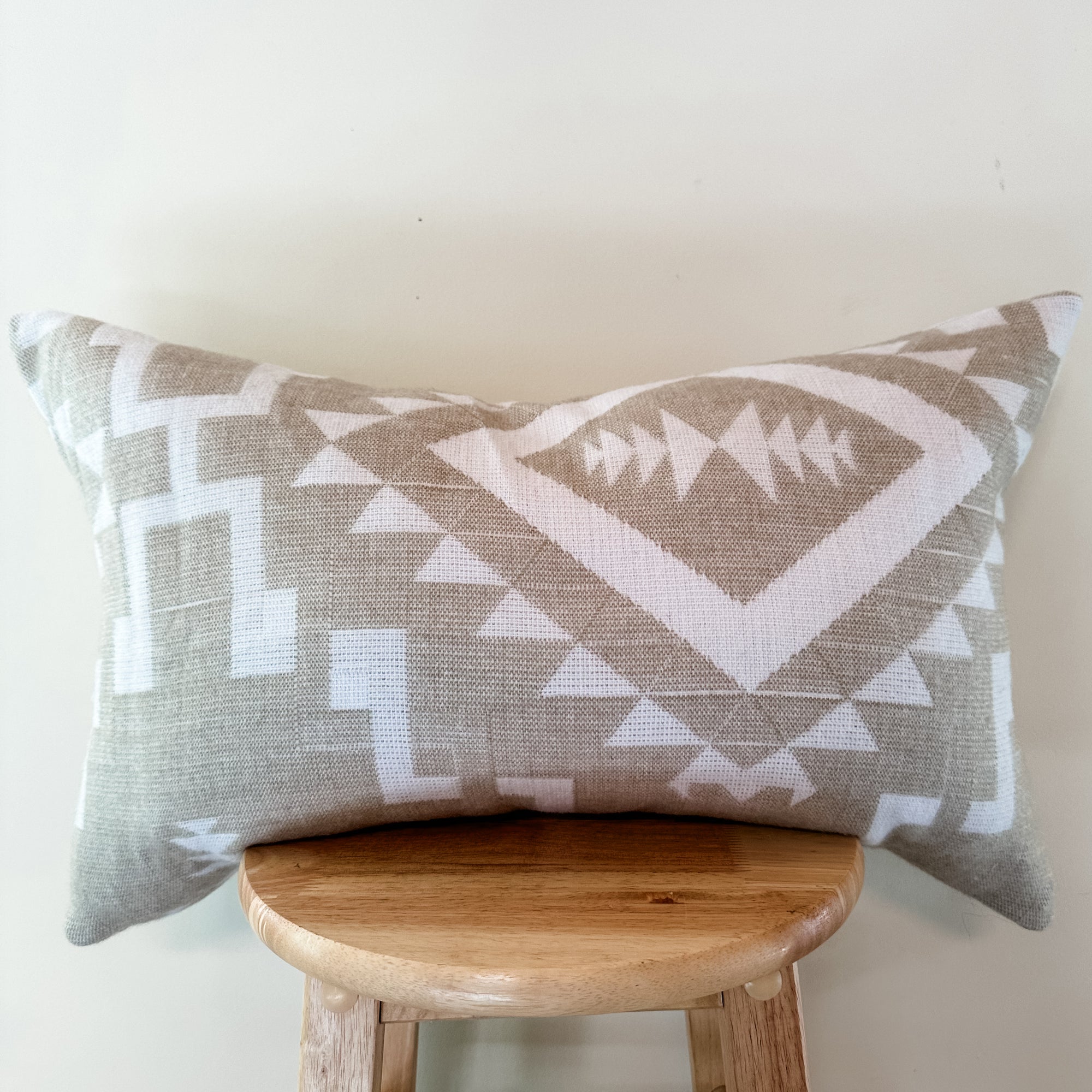 Coca Lumbar Pillow Cover // Beige/White