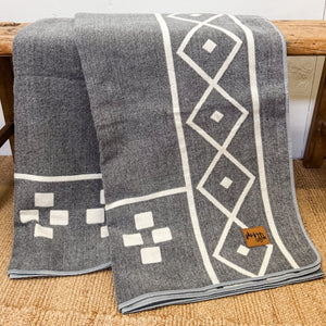 Mojanda Zapotec Reversible Blanket  //  Grey/Cream