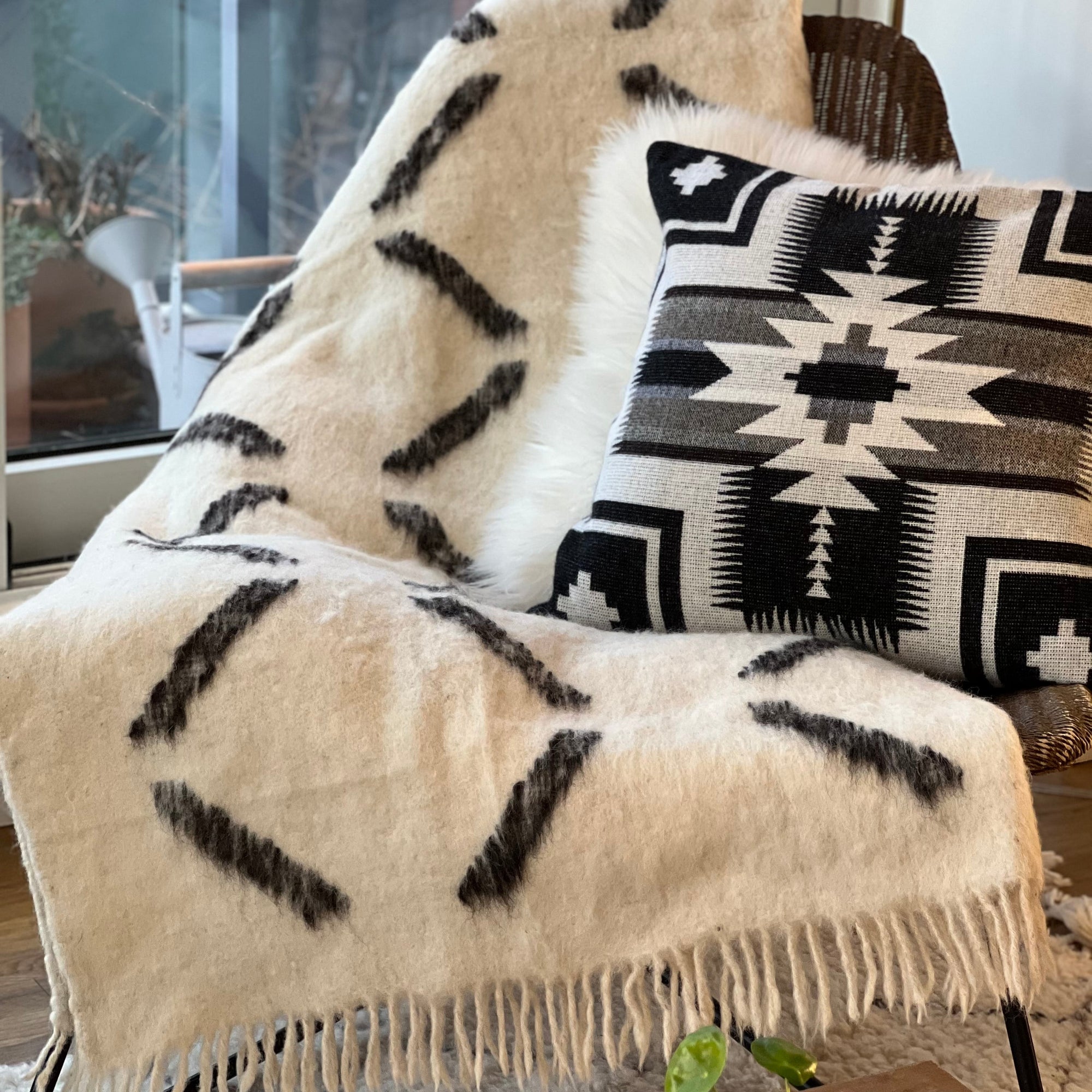 Antigua Wool Blanket  //  Cream/Black